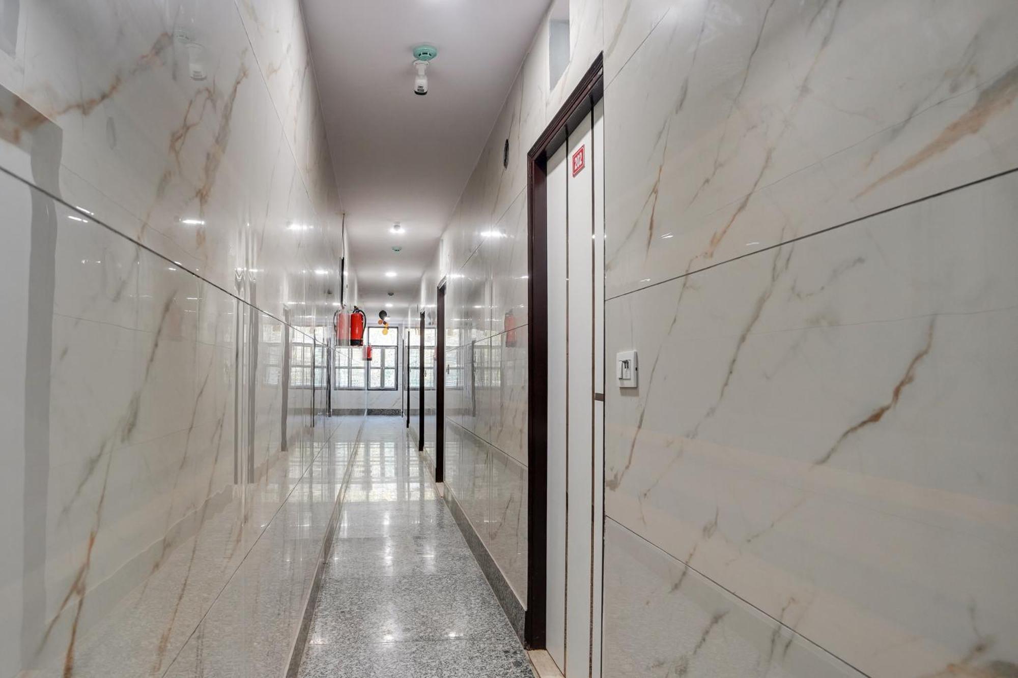 Super Hotel O Hotel Gold Star New Delhi Ngoại thất bức ảnh