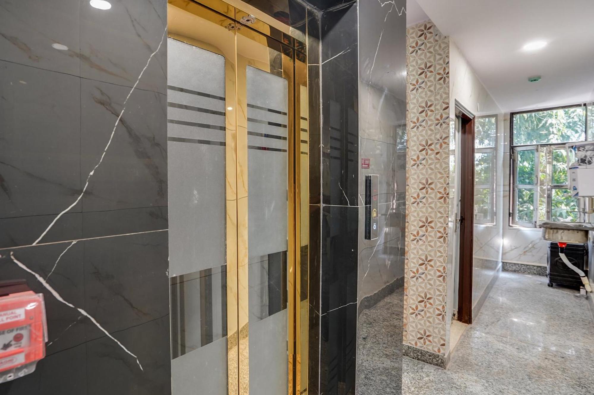 Super Hotel O Hotel Gold Star New Delhi Ngoại thất bức ảnh